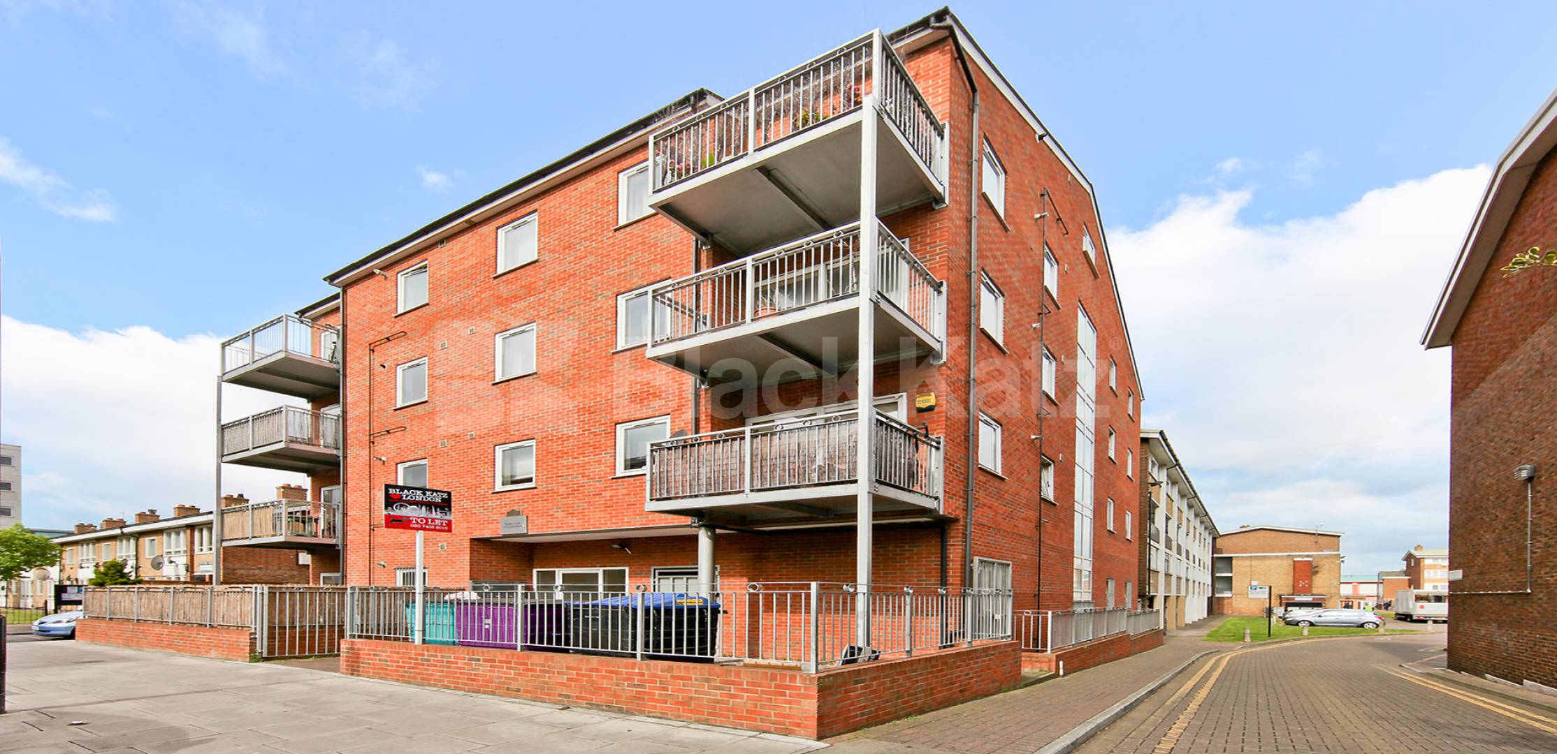 			UNDER OFFER , 3 Bedroom, 1 bath, 1 reception Apartment			 Windsor Court - Copers Road, Bermondsey